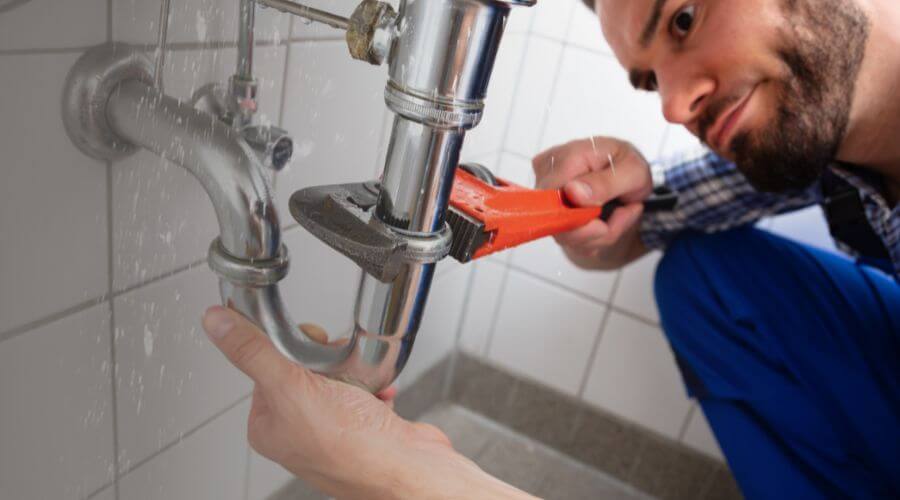 Expert burst pipe repair services in Angeles, PR